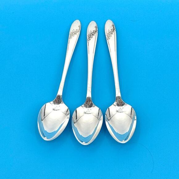 Set of 3 Silverplate Oval Tablespoons 1946 Tudor Diagonal Floral Queen Bess II - Picture 1 of 5